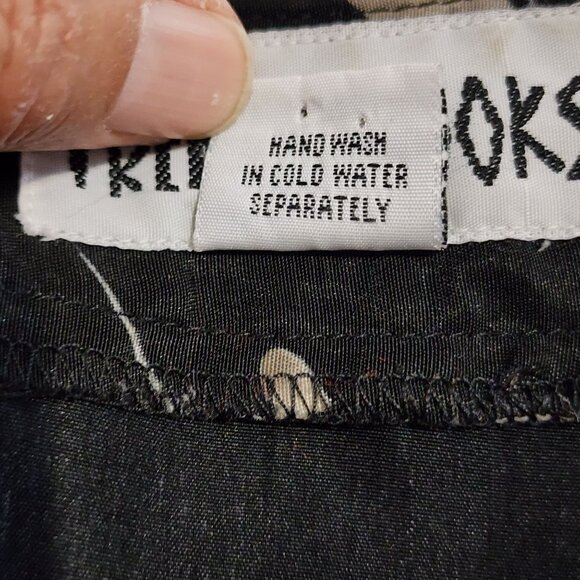 Trendy Looks Blouse 1X Red Black Floral Print Button Front Long Sleeve Shirt - Picture 7 of 7